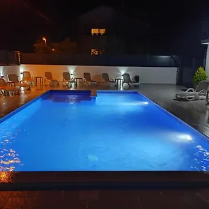 Guest house Viktor And